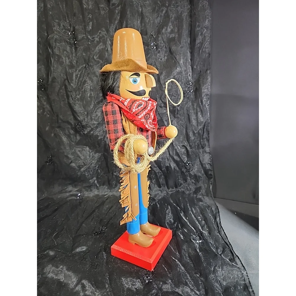 nut cracker of the west ,cowboy with his rope - Picture 3 of 9